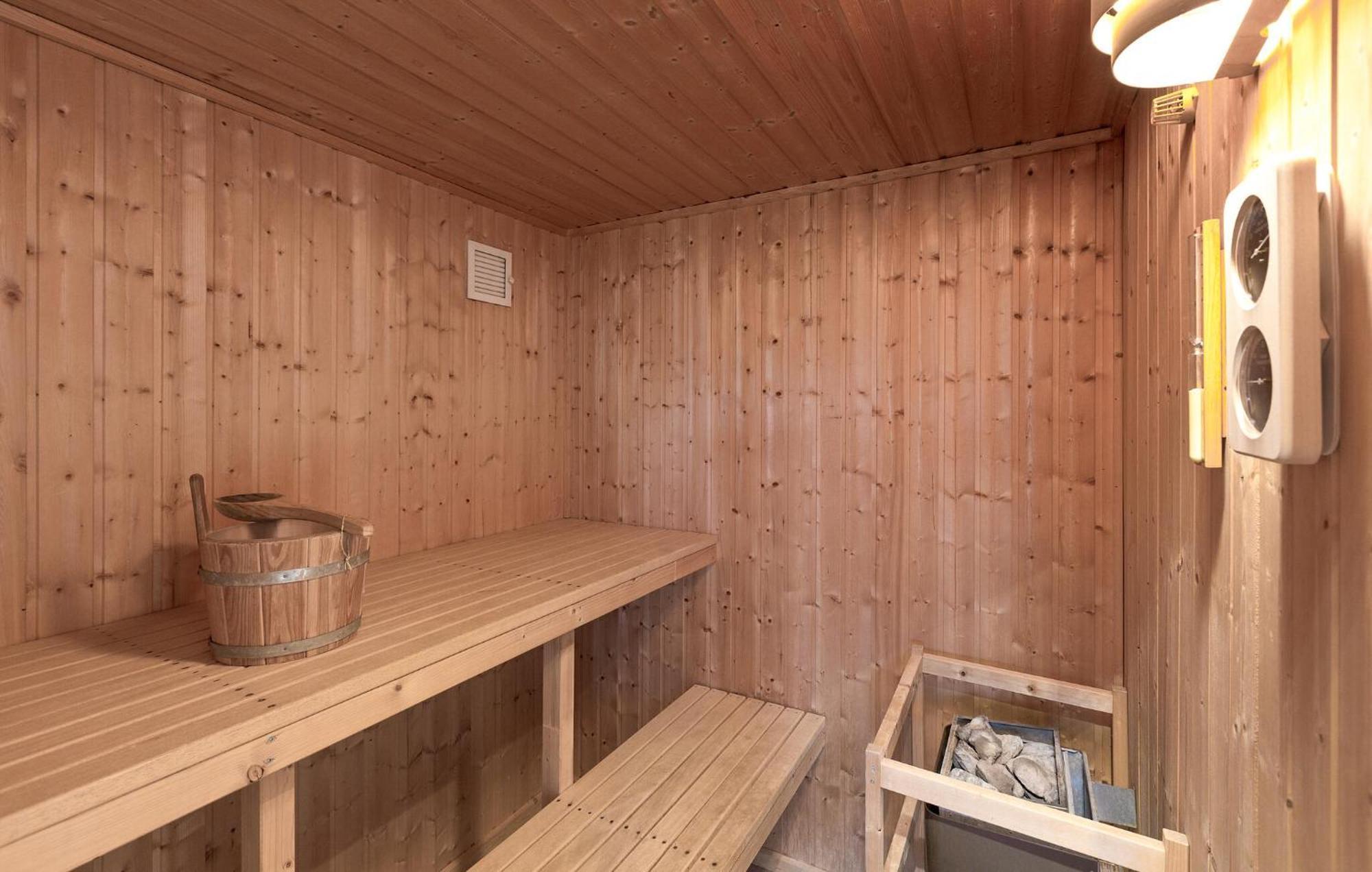 Gorgeous Home In Rechlin With Sauna Extérieur photo